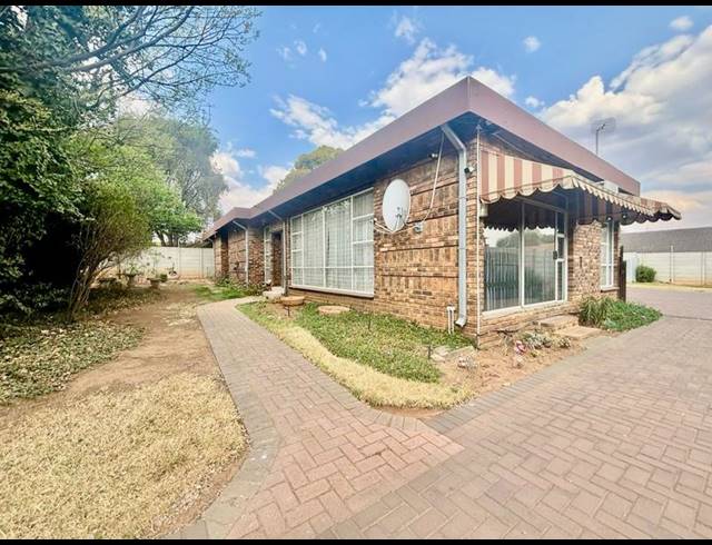 4 BEDROOM HOUSE FOR SALE IN VANDERBIJLPARK SE 2